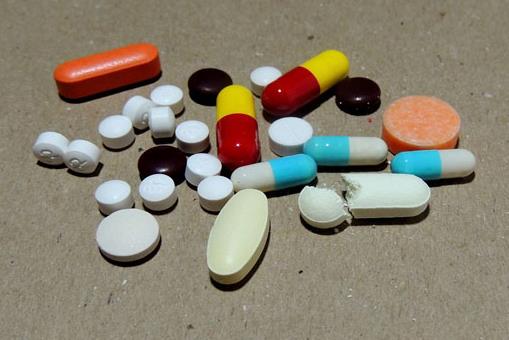 孕7月感冒咳不停吃了药，婆婆说：生个傻子不给你带