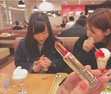 ysl鏄熻景鍙ｇ孩鐖嗙孩,2016骞寸垎鐏殑ysl鏄熻景鍙ｇ孩