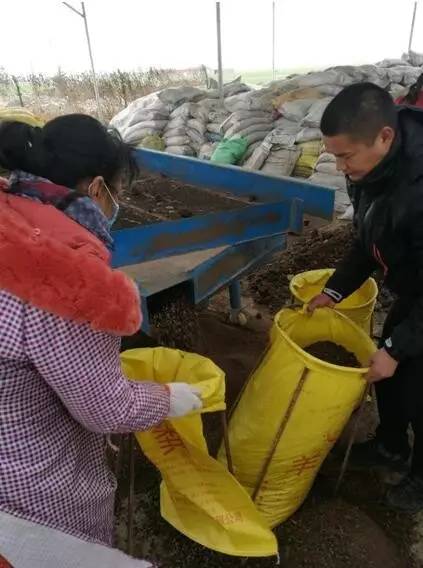 90后小伙靠卖ppt年入百万,90后小伙靠卖炸串臭豆腐买车买房