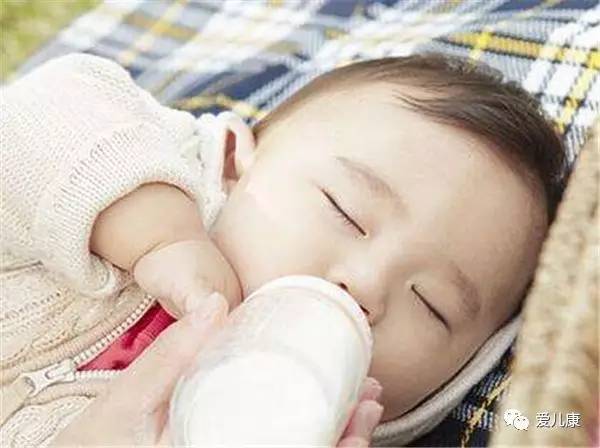 为何宝宝只吃迷糊奶,断奶期宝宝只喝迷糊奶怎么办