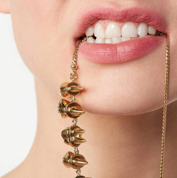 拥有了它，十年间买的其他饰品全部失宠