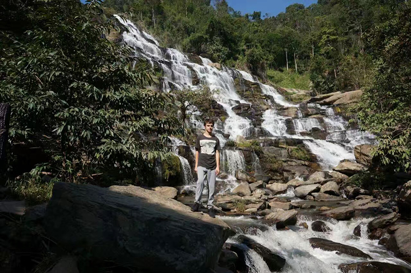 战斗民族精灵Nicker：生活不止魔兽，还有诗和远方！