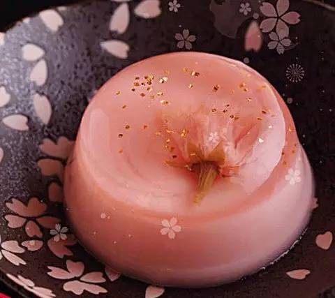 姑娘，我们一起去吃樱花吧！春日24款樱花限定小食已上线！