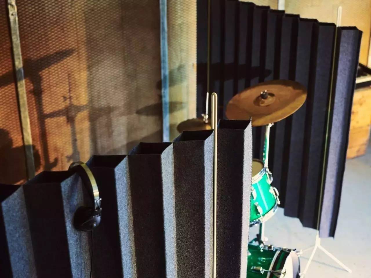 一口气推出了50多款PS新品，宜家彻底放飞了自我！挂到墙上的沙发、自动浇水的花盆……错过等3年