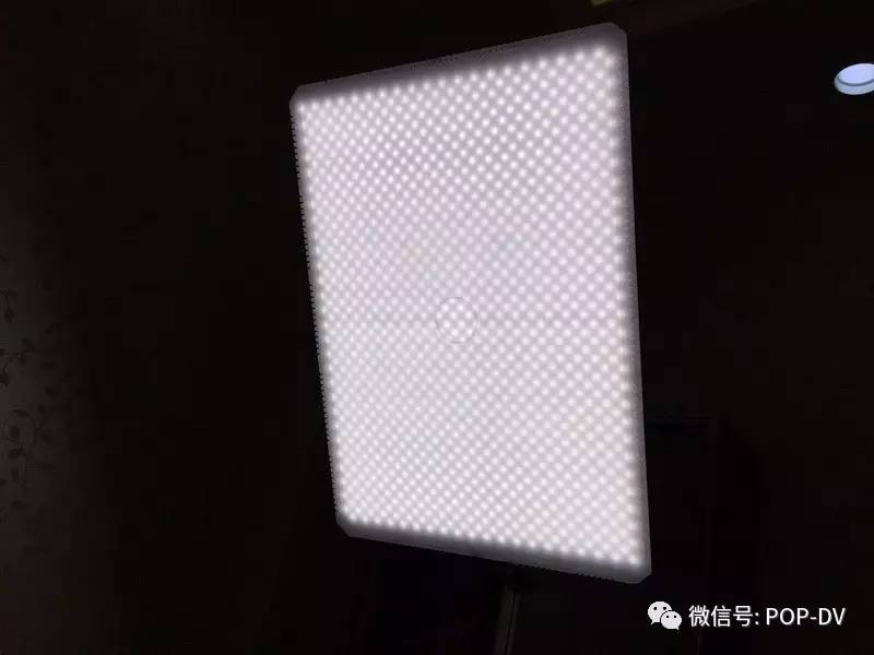 “柔曲之美”——南冠CN-ST288CX2影视曲屏LED灯光之情景喜剧拍摄应用