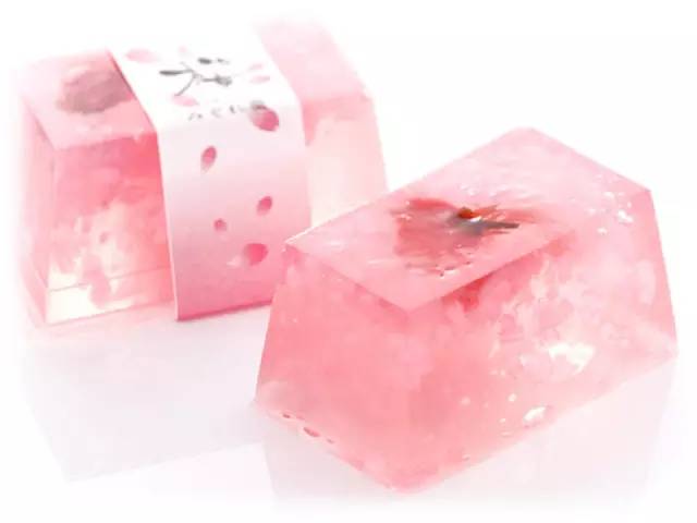 姑娘，我们一起去吃樱花吧！春日24款樱花限定小食已上线！