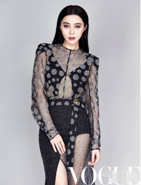 好多人撞衫,刘雯何穗露脐装