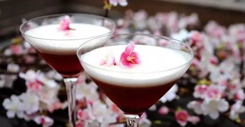 姑娘，我们一起去吃樱花吧！春日24款樱花限定小食已上线！