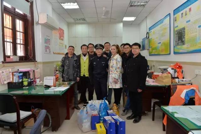 学雷锋小事迹,学雷锋送温暖活动记录