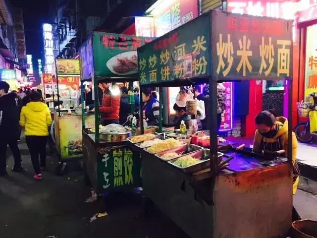 每一个与鱼化寨国际有染的人，都曾对这个小香港有难以言表的热忱