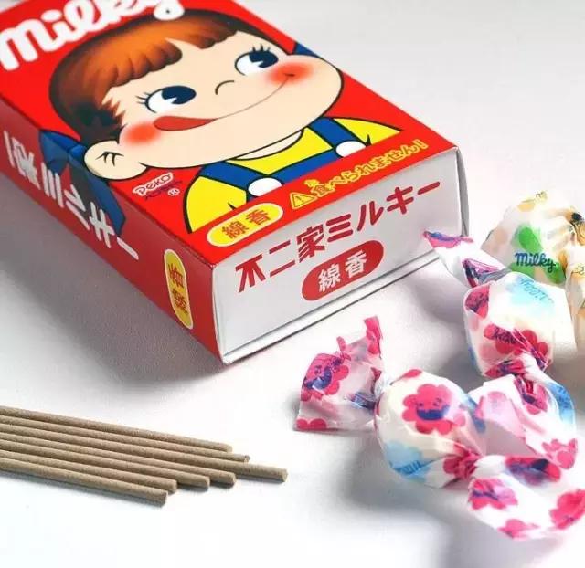 李健唱歌的变化,李健露脚踝