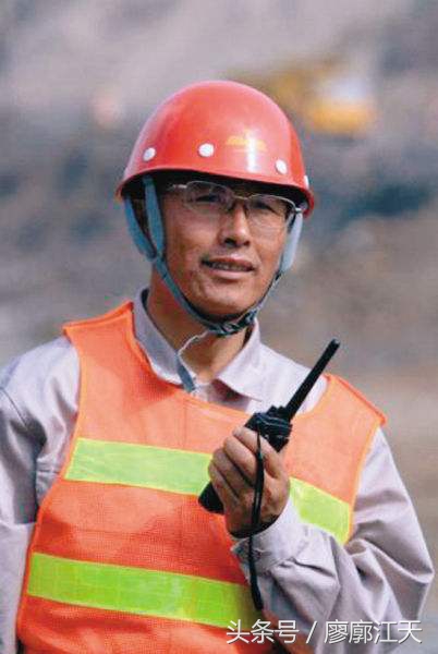 当代雷锋郭明义,当代雷锋郭明义照片