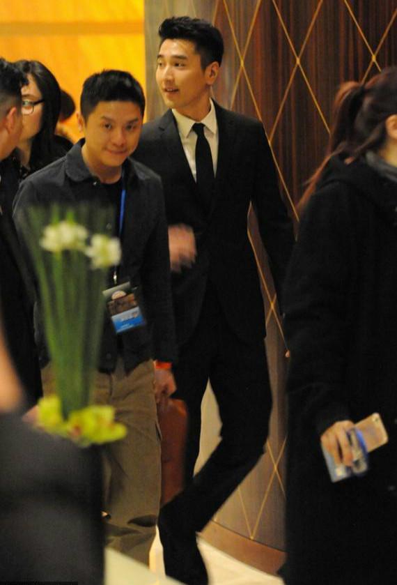 1天收到8部片约片酬过亿，赵又廷红到财富身价暴涨但他很理智