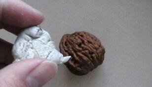 文玩核桃包浆脏,文玩核桃手串脏了可以水洗吗