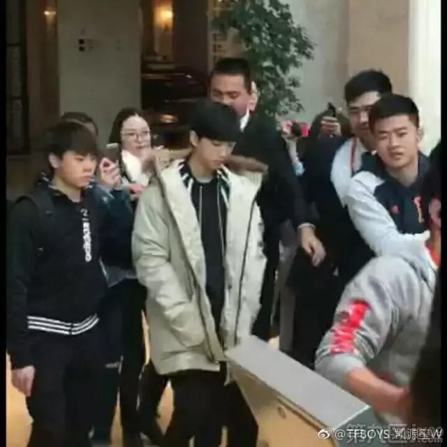 王俊凯、杨紫、张一山等10个大明星昨晚在嘉兴江南摩尔、八佰伴