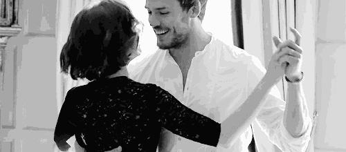 和大叔谈恋爱为什么都不主动找你,为什么女孩子不要跟大叔谈恋爱