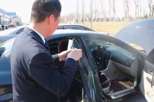 自动挡的车等红灯挂p挡还是n挡,自动挡车等红灯时应该挂什么挡