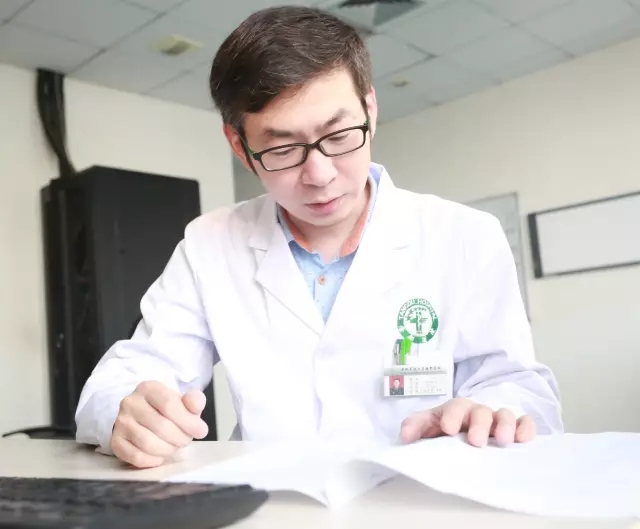 撞了以后用冰水还是热水敷,脑袋撞个包用热水敷还是凉水