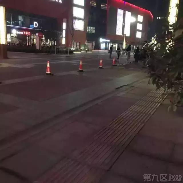 王俊凯、杨紫、张一山等10个大明星昨晚在嘉兴江南摩尔、八佰伴