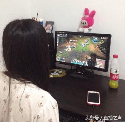 女友特别爱玩lol咋办,爱上一个女大学生是什么样的体验