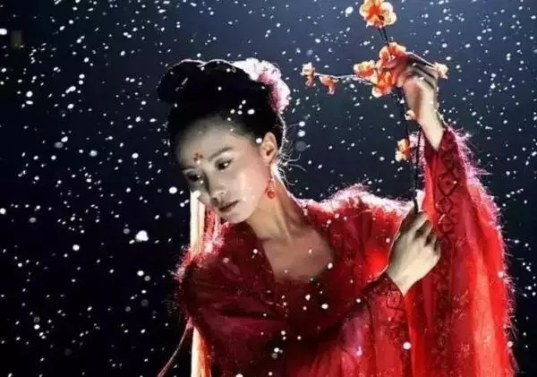 迪丽热巴杨幂哪一个好看,最漂亮女神杨幂