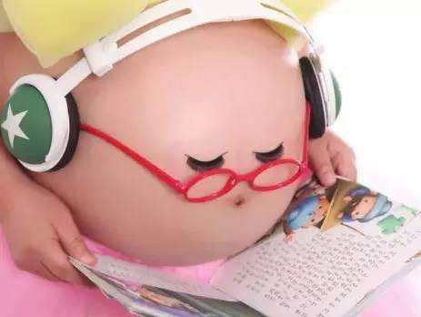 孕妈妈怀孕准爸爸孕吐,准爸妈在孕期关注什么事项