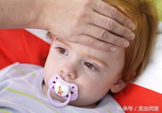 怎么用手的温度判断宝宝发烧程度,宝宝发烧该如何正确进行降温