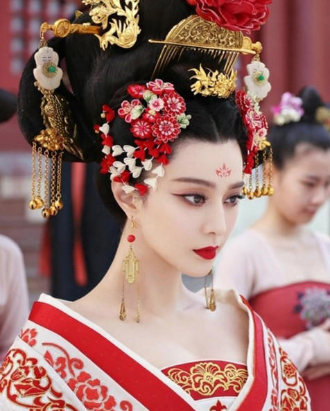 迪丽热巴杨幂哪一个好看,最漂亮女神杨幂