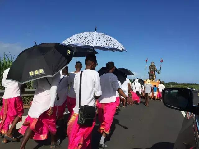 毛里求斯，拿水壶换保时捷的天堂