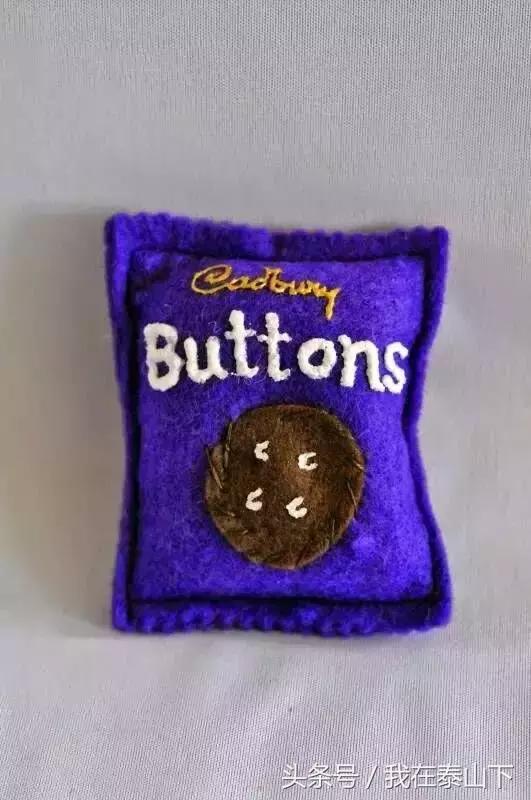 英国姑娘专门卖“假货”（针织品）的便利店