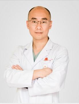 给宝宝洗澡时，不小心耳朵里进了水怎么办呢？