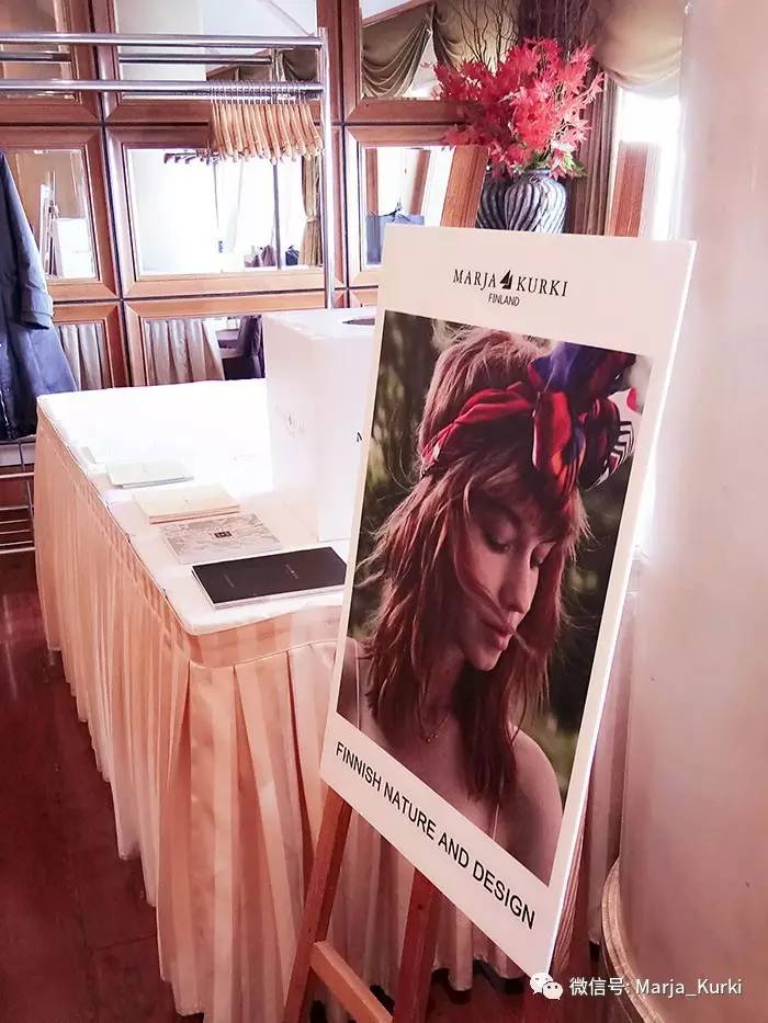 外交官夫人告诉你可以没有名牌包，但这个单品不能少！