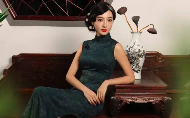 适合气质女人穿的香云纱旗袍,年轻的穿什么颜色香云纱旗袍