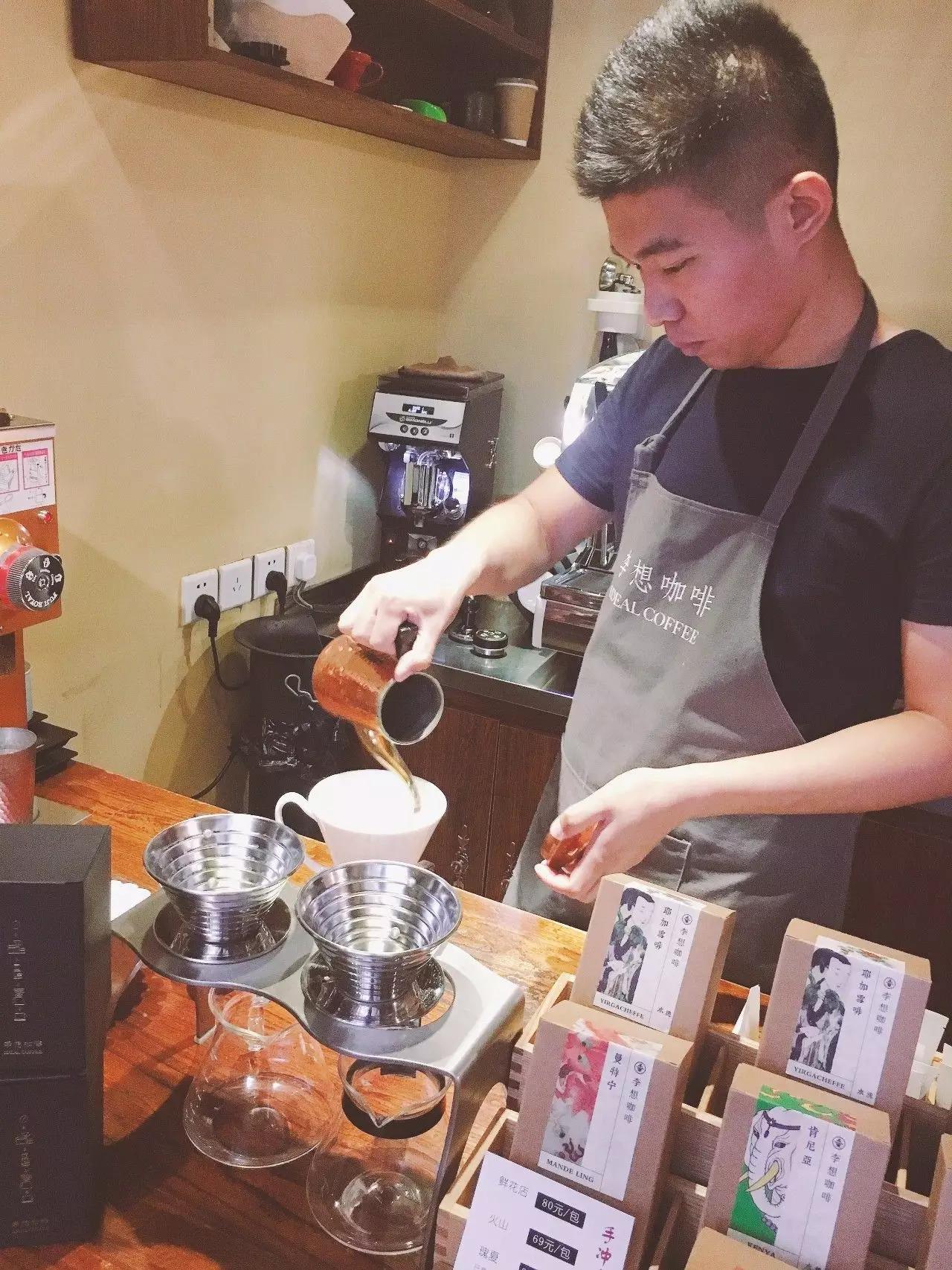 一天吃8顿算啥！回我老家青岛，带你吃上24小时！