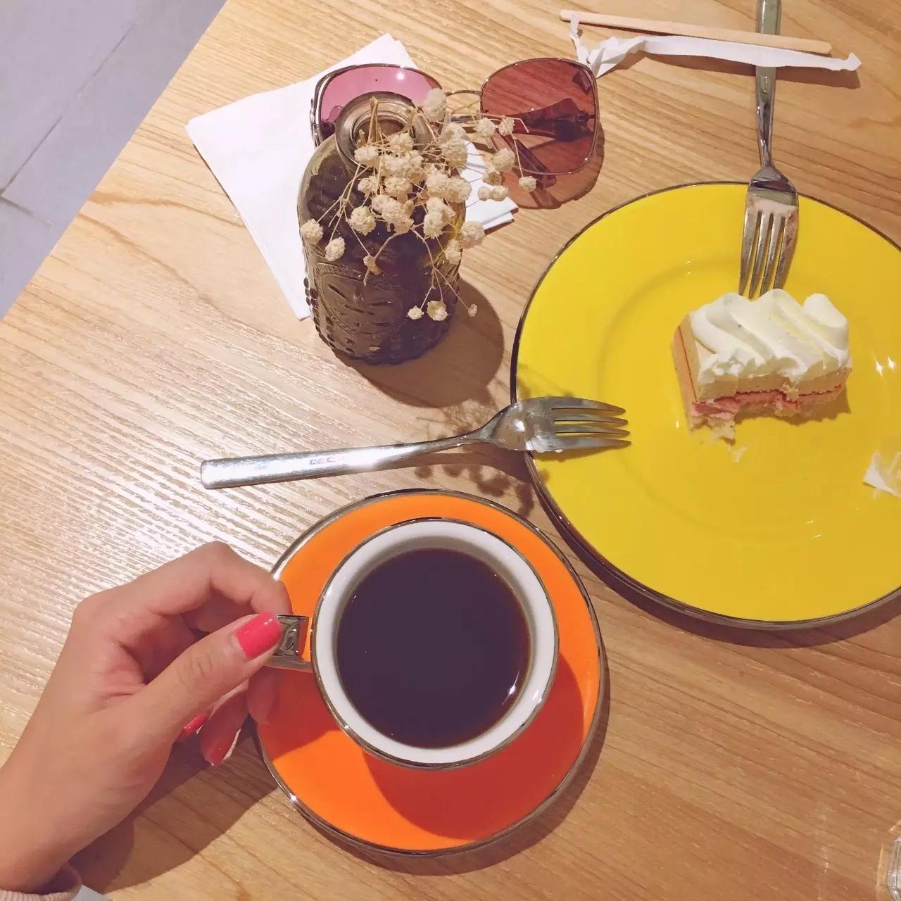 一天吃8顿算啥！回我老家青岛，带你吃上24小时！