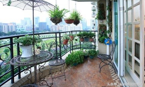 遗憾没有阳光？背阴阳台也能打造幽静绿色花园