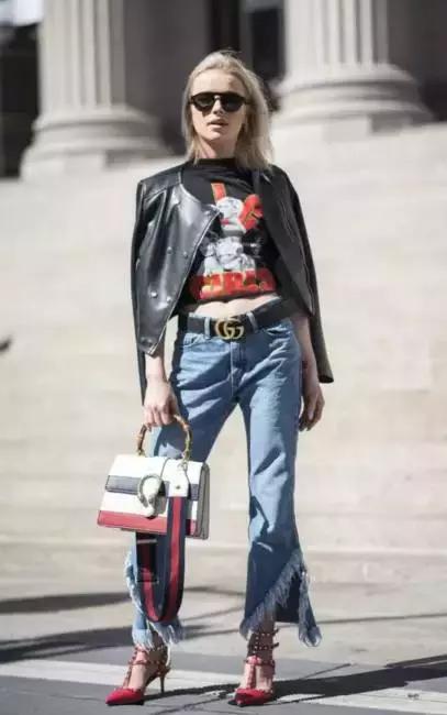 双肩包与斜背包哪种最实用,包治百病时尚百搭软包轻便不累肩