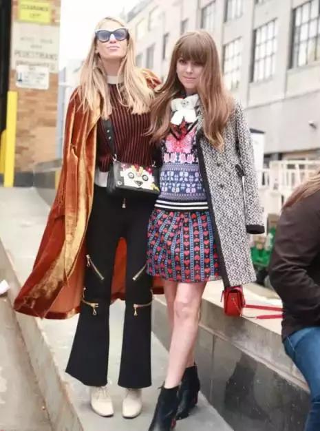 双肩包与斜背包哪种最实用,包治百病时尚百搭软包轻便不累肩