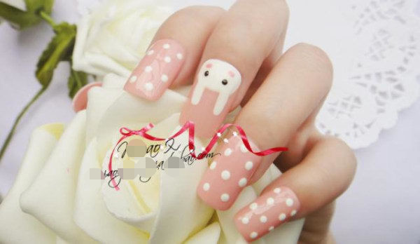 萌萌，站起来？萌萌只属于兔兔美甲的，有证据呢