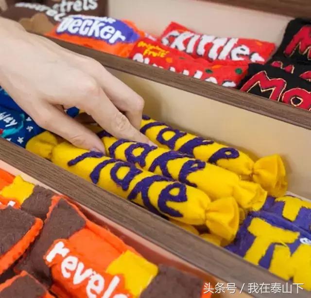 英国姑娘专门卖“假货”（针织品）的便利店