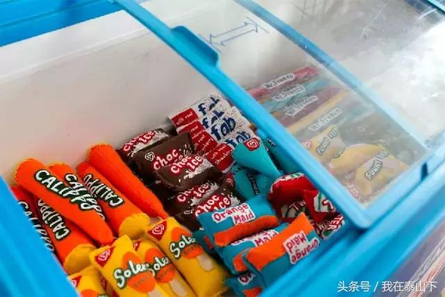 英国姑娘专门卖“假货”（针织品）的便利店