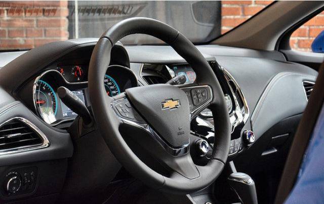 论操控性是suv好还是轿车好,二手科鲁兹两厢掀背最新用车感受