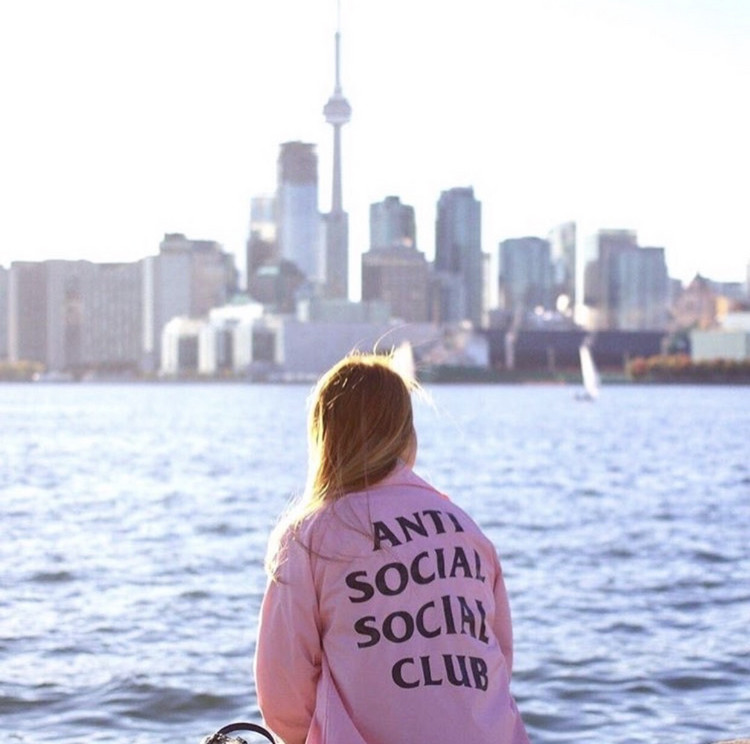 gd和侃爷照片,gd和侃爷都穿的靴子