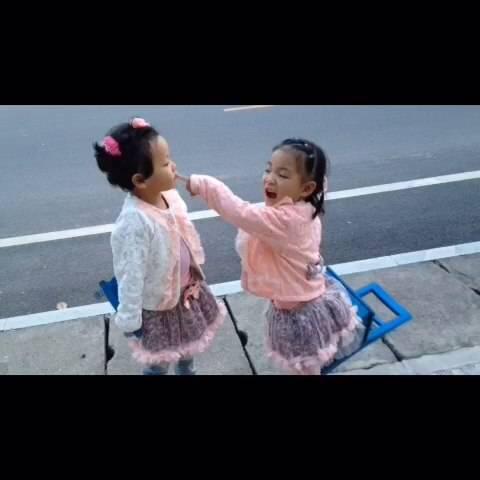 姐姐喜欢上我的男朋友，父母让我让给她，我该怎么办