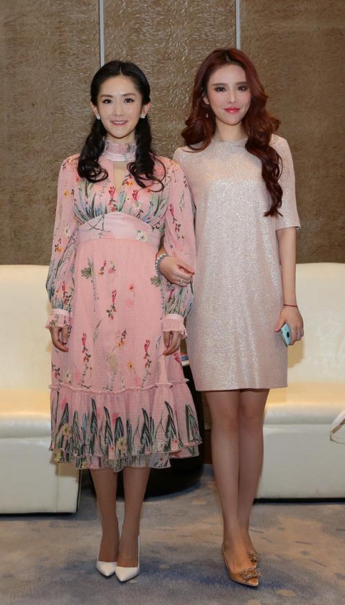 巨星谢娜辉映璀璨妆后，世纪之约轰动羊城