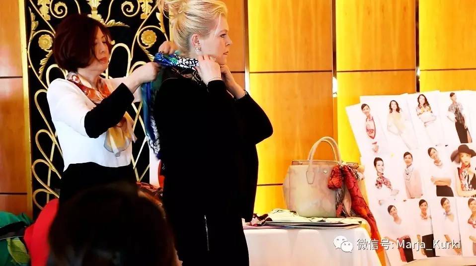 外交官夫人告诉你可以没有名牌包，但这个单品不能少！