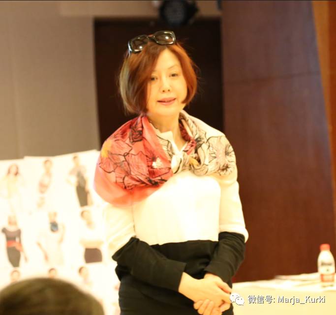 外交官夫人告诉你可以没有名牌包，但这个单品不能少！