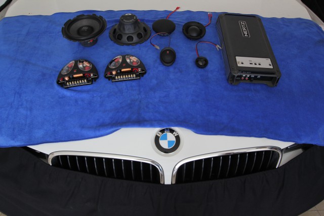 周口宝马x1音响改装案例,宝马原车音响可以改其他车吗