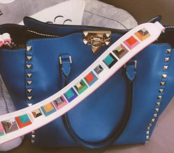 双肩包与斜背包哪种最实用,包治百病时尚百搭软包轻便不累肩