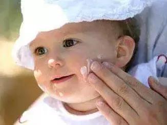 冬天皮肤干燥起皮屑怎么办,皮肤干燥起皮用维e有用吗